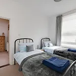 Bright 2 Bedroom In Southsea. 8 Min Walk To Seafront